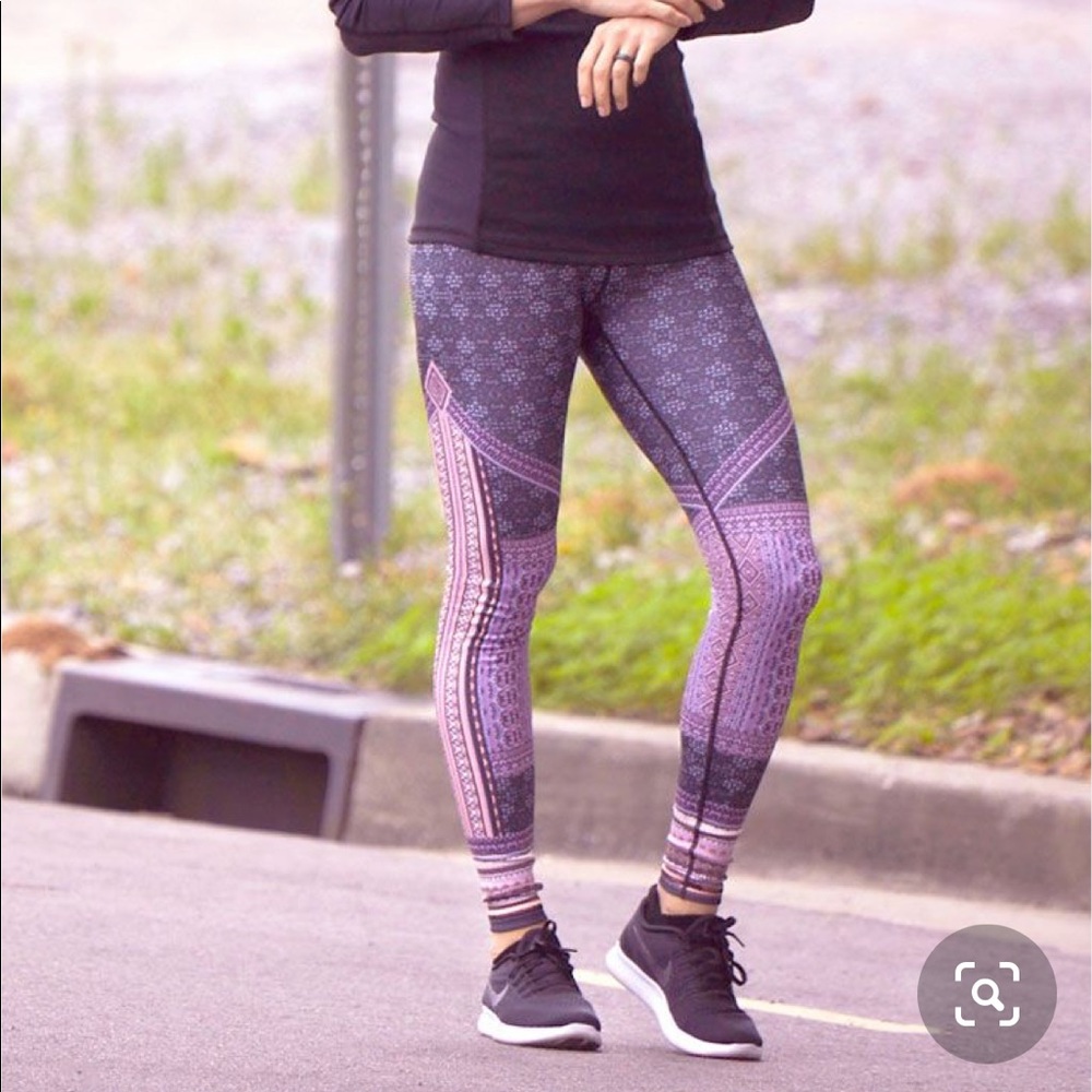 CALIA by Carrie Underwood Printed Leggings; Small